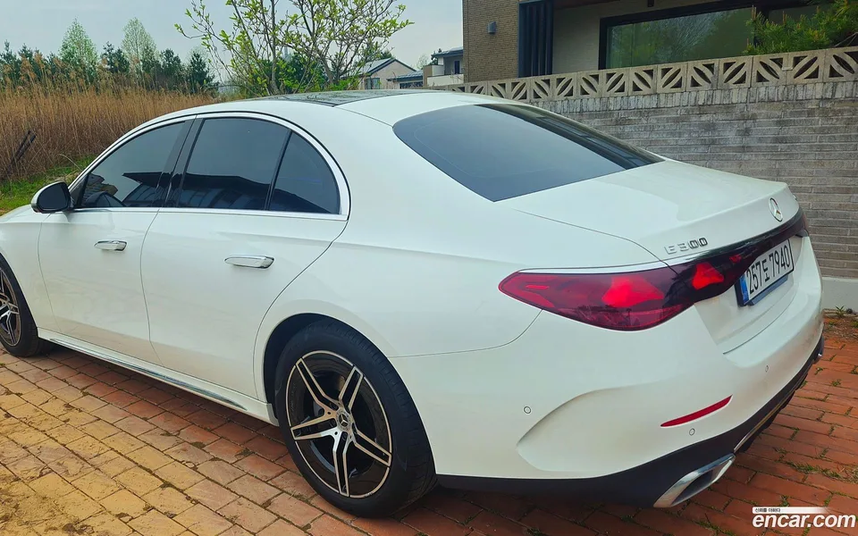 Mercedes-Benz E-Class E300 4MATIC AMG Line 2025 — миниатюра 3