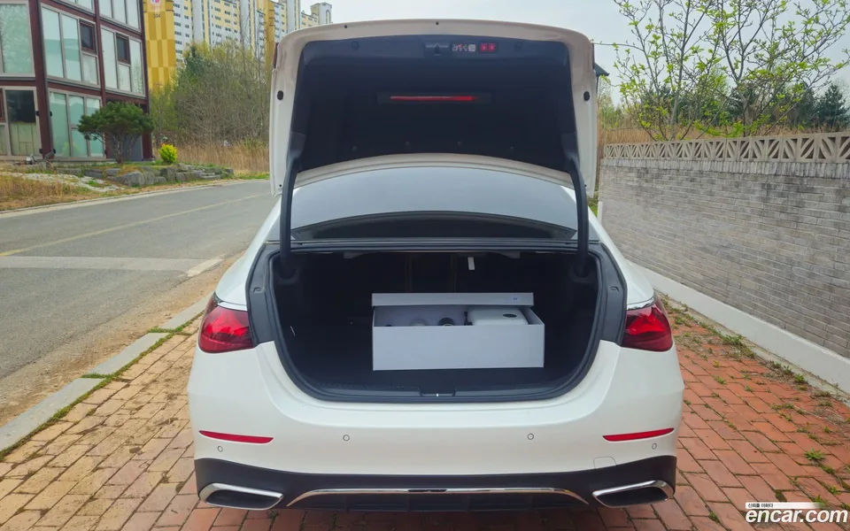 Mercedes-Benz E-Class E300 4MATIC AMG Line 2025 — миниатюра 5