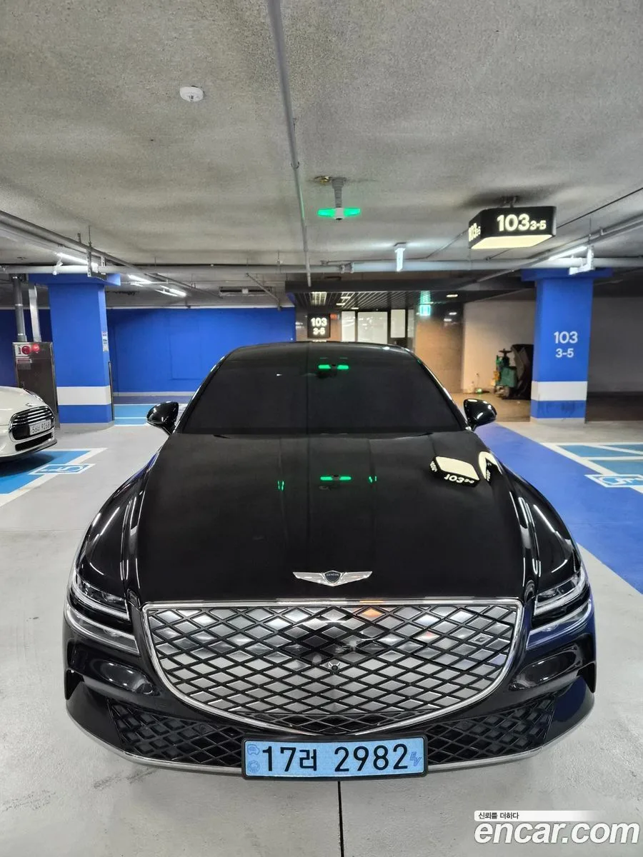 Genesis Electrified G80 e-AWD 2022 — фото 1, купить с доставкой в Москву