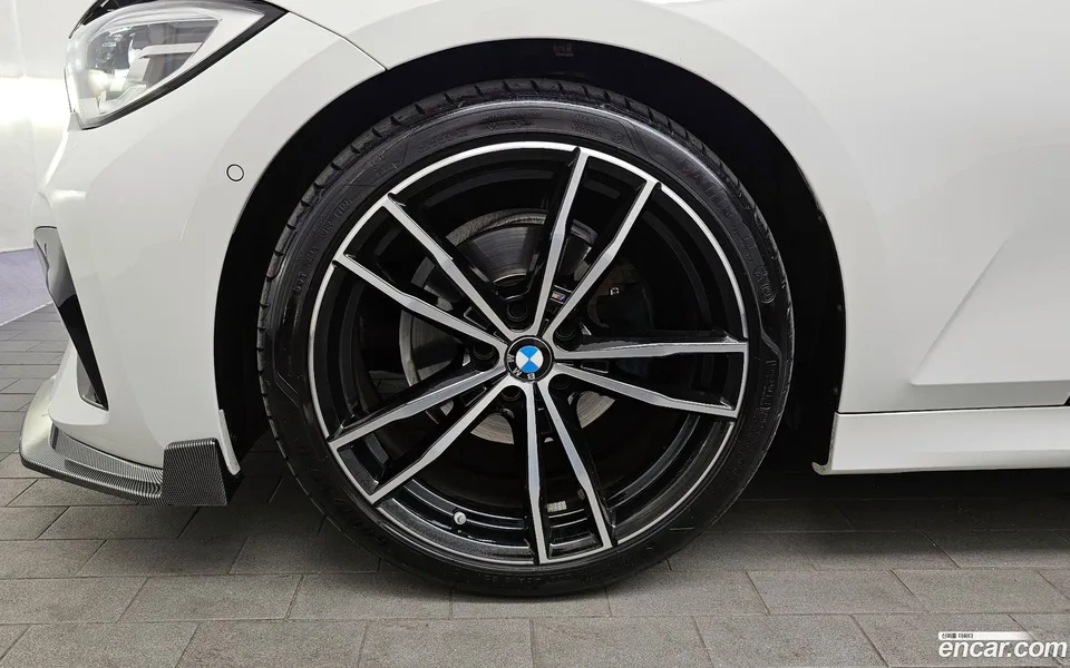 BMW 3 Series 320i M 2022 — миниатюра 2