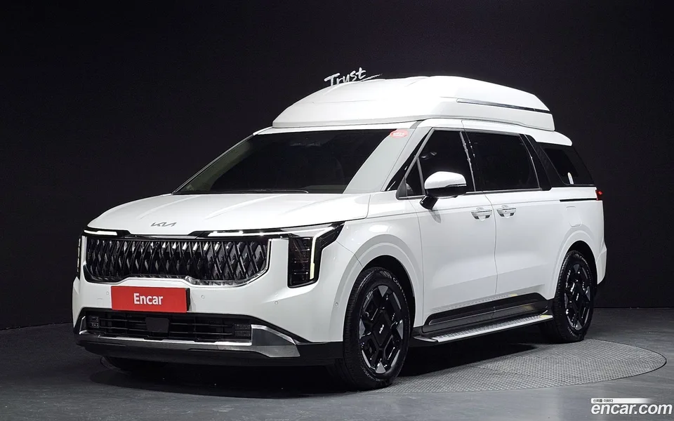 Kia Carnival HEV 7 2024 — фото 1, купить с доставкой в Москву