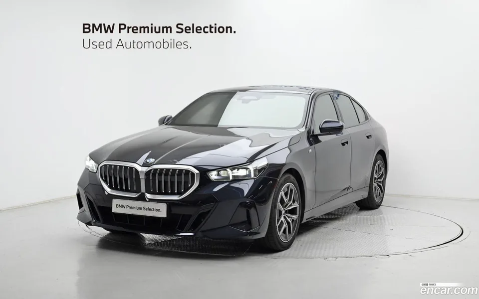 BMW 5 Series 520i M 2025 — фото 1, купить с доставкой в Москву
