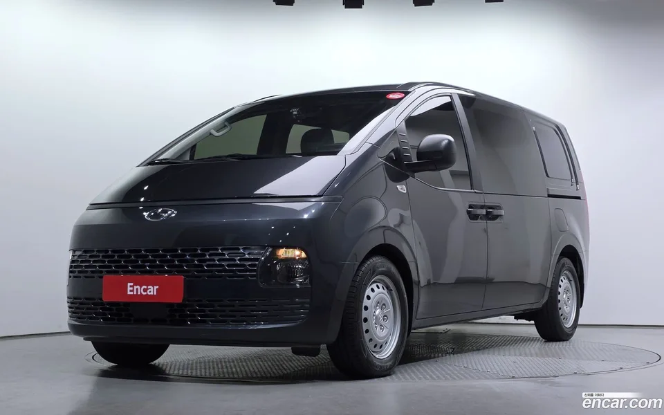Hyundai Staria 5 2022 — фото 1, купить с доставкой в Москву