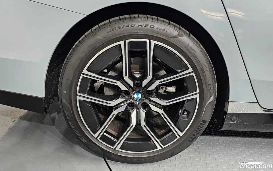 BMW 7 Series 740i xDrive M 2024 — миниатюра 2