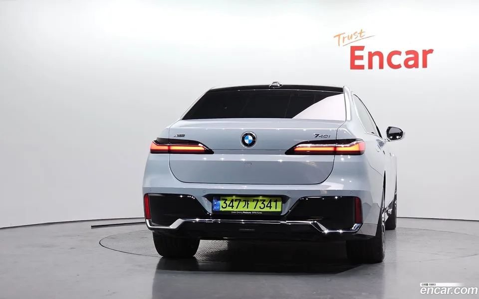 BMW 7 Series 740i xDrive M 2024 — миниатюра 4