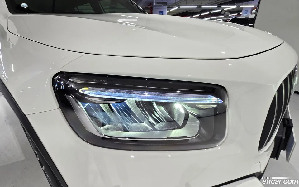 Mercedes-Benz GLB-Class AMG GLB35 4MATIC 2025 — миниатюра 2