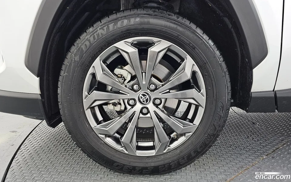 Toyota RAV4 2.5 4WD LTD 2024 — миниатюра 2