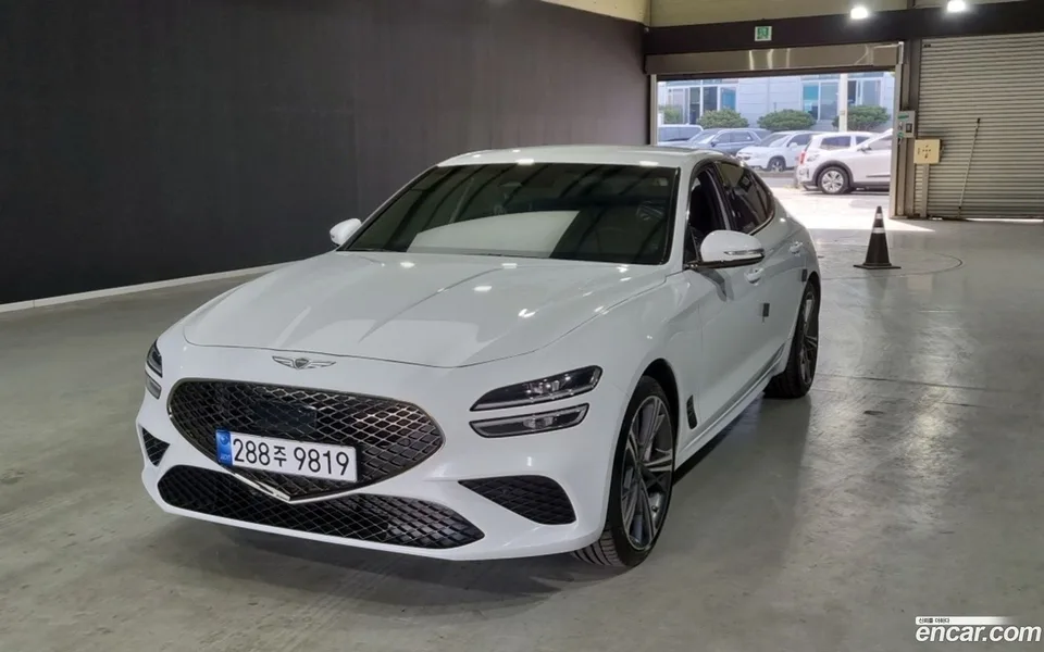 Genesis G70 2.5T 2WD 2024 — фото 1, купить с доставкой в Москву