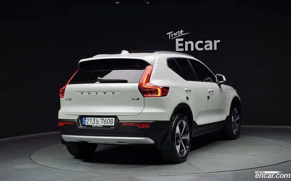 Volvo XC40 B4 2024 — миниатюра 2