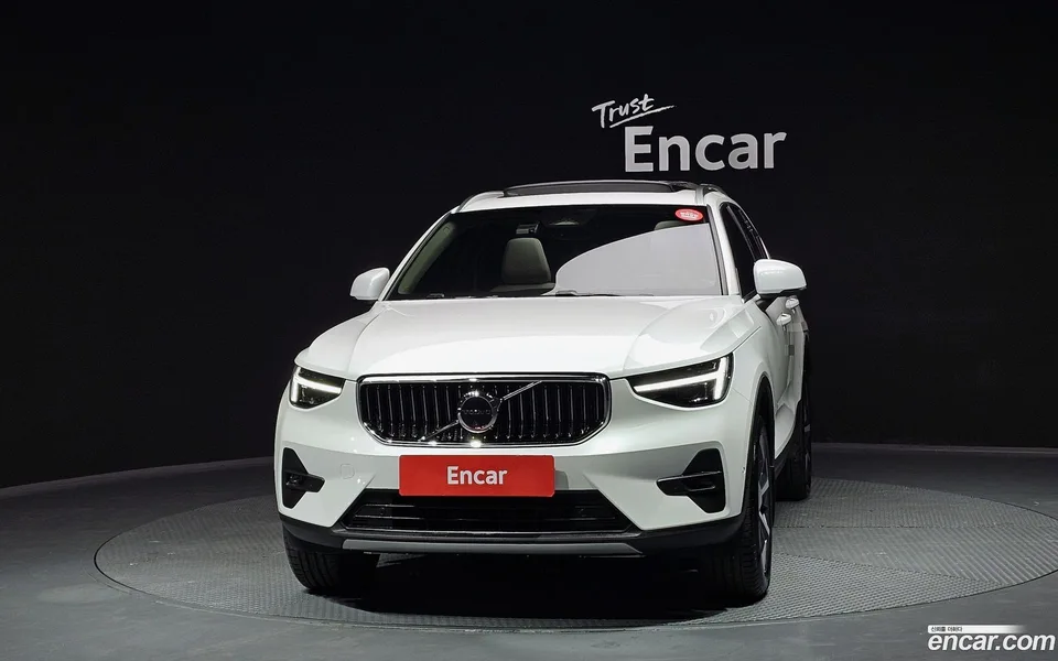 Volvo XC40 B4 2024 — миниатюра 3
