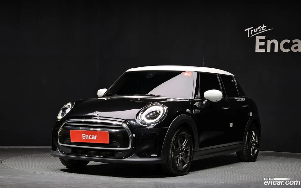 MINI Cooper 5 2022 — фото 1, купить с доставкой в Москву