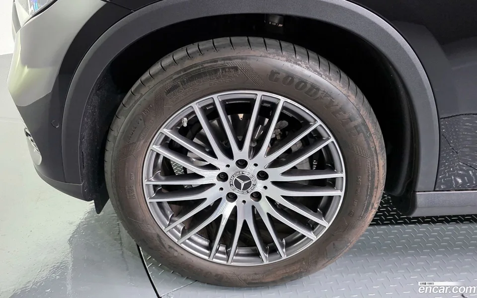 Mercedes-Benz GLC-Class GLC300 4MATIC 2025 — миниатюра 5