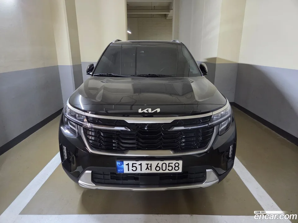 Kia Seltos 1.6 2WD 2023 — фото 1, купить с доставкой в Москву