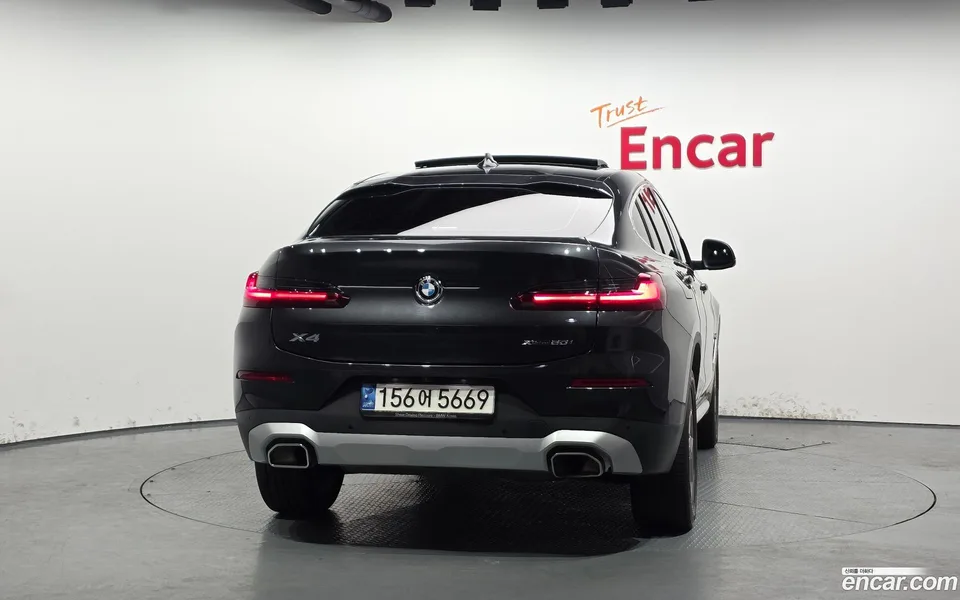 BMW X4 xDrive20i xLine 2022 — миниатюра 4