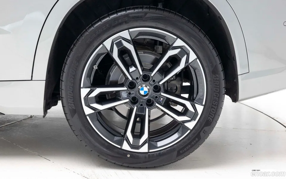 BMW X1 xDrive 20i M 2025 — миниатюра 2