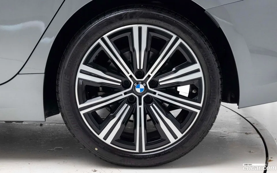 BMW 3 Series 320i 2025 — миниатюра 2