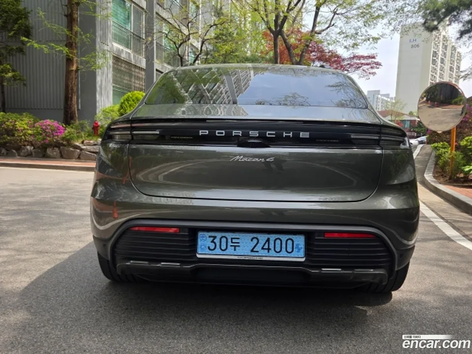 Porsche Macan Electric 4 2025 — миниатюра 2
