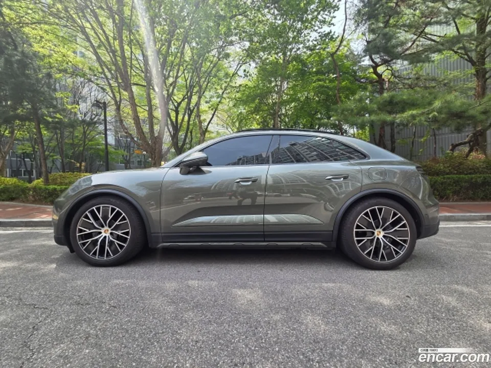 Porsche Macan Electric 4 2025 — миниатюра 3