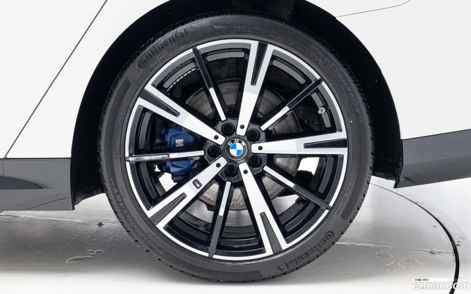 BMW 5 Series 530i xDrive M 2025 — миниатюра 2