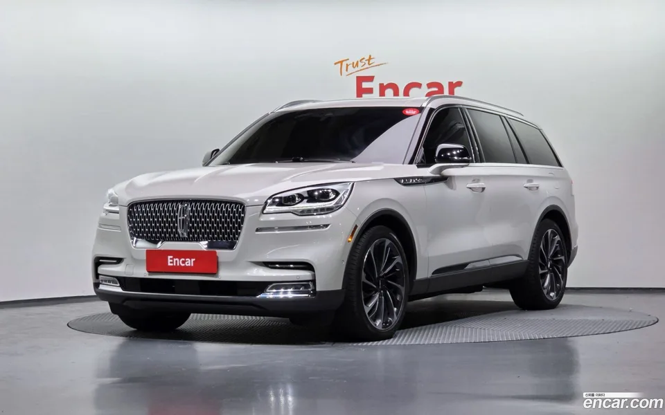 Lincoln Aviator 3.0 AWD 2023 — фото 1, купить с доставкой в Москву