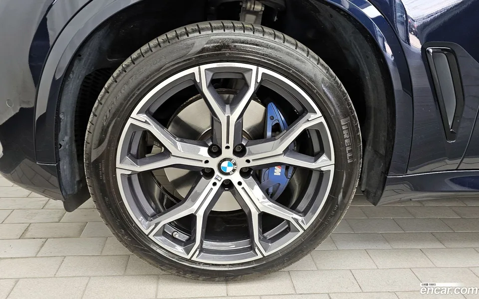 BMW X5 xDrive 40i M 2022 — миниатюра 2