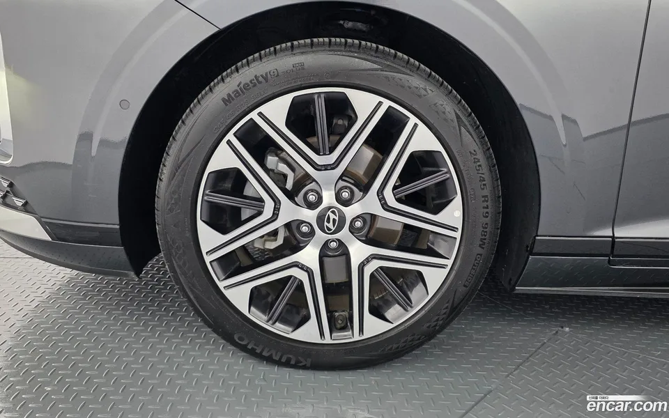 Hyundai Grandeur 2.5 2WD 2023 — миниатюра 2