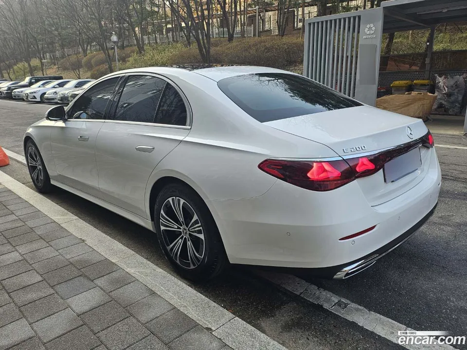Mercedes-Benz E-Class E200 2025 — миниатюра 3