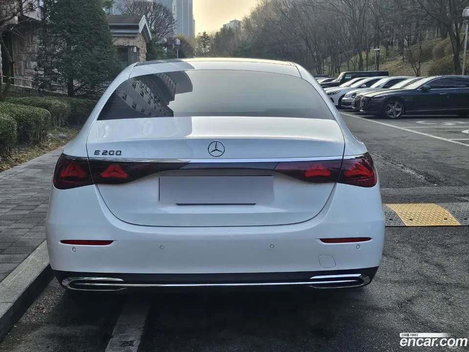 Mercedes-Benz E-Class E200 2025 — миниатюра 4