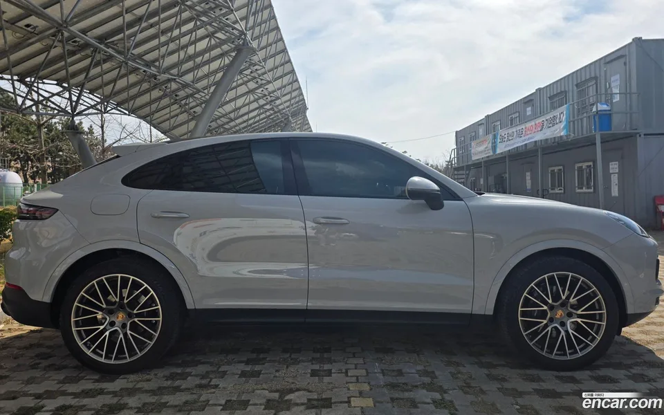 Porsche Cayenne 3.0 2023 — миниатюра 2
