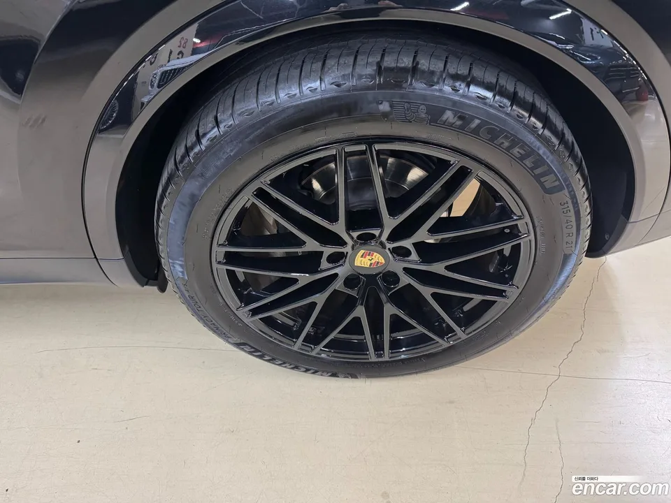 Porsche Cayenne 3.0 2023 — миниатюра 2
