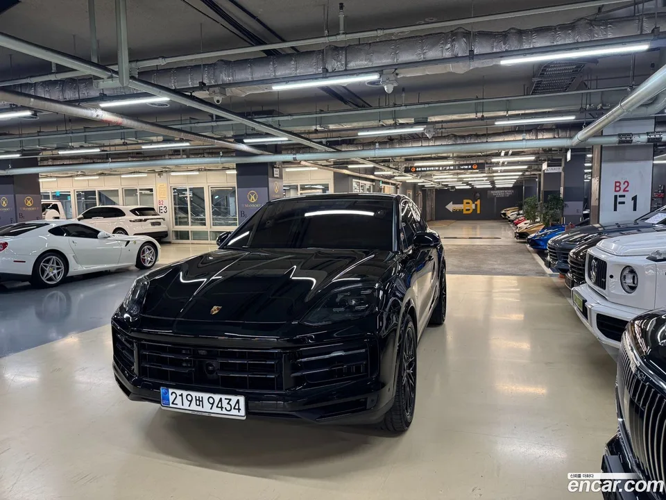 Porsche Cayenne 3.0 2023 — фото 1, купить с доставкой в Москву