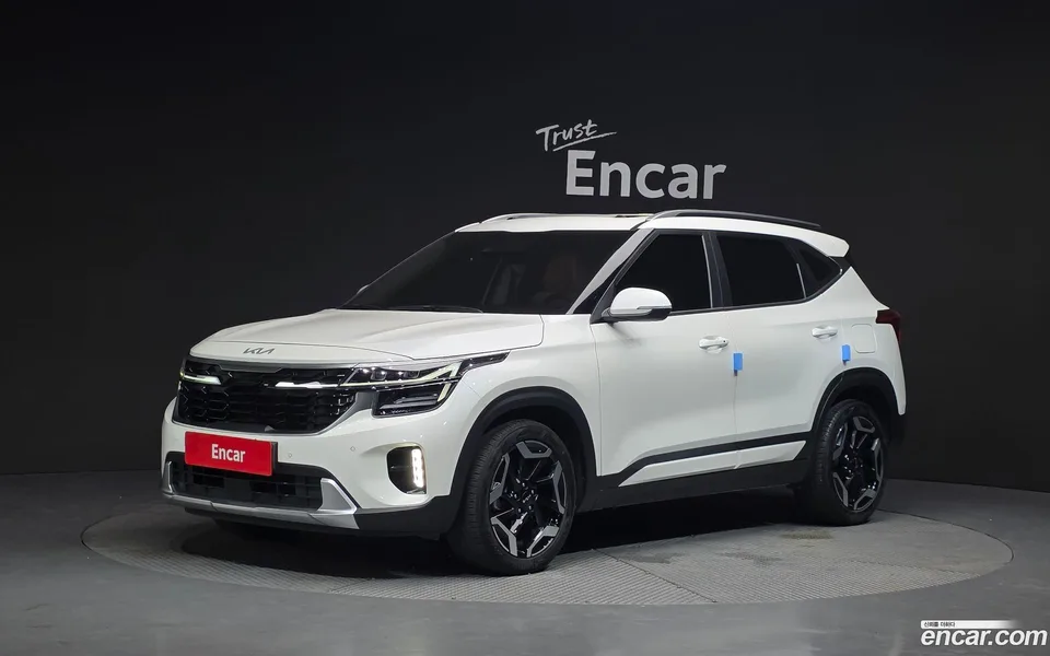 Kia Seltos 1.6 2WD 2023 — фото 1, купить с доставкой в Москву