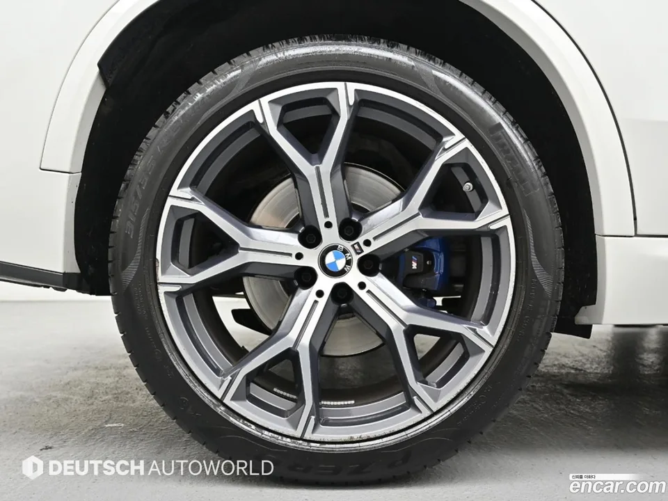 BMW X5 xDrive 40i M 2023 — миниатюра 2