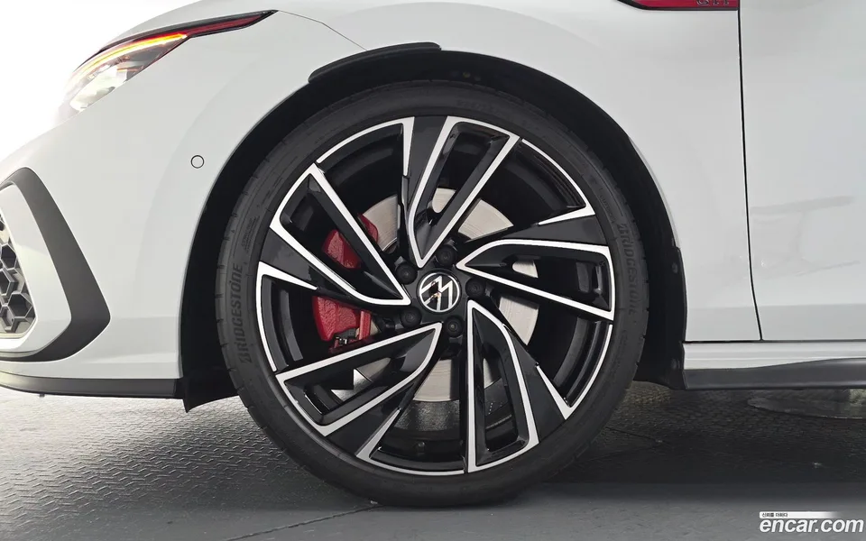 Volkswagen Golf 2.0 GTI 2024 — миниатюра 2