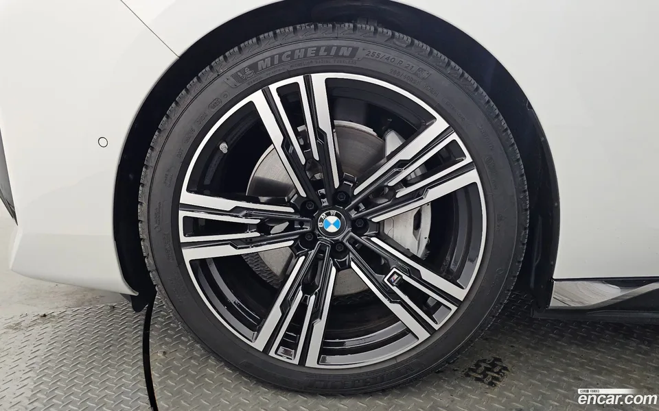BMW i7 xDrive 60 M 2023 — миниатюра 2