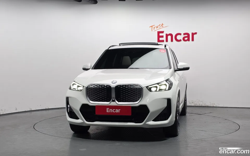 BMW iX1 xDrive 30 M 2025 — миниатюра 3