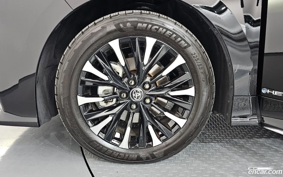 Toyota Alphard 2.5 HEV AWD 2025 — миниатюра 2