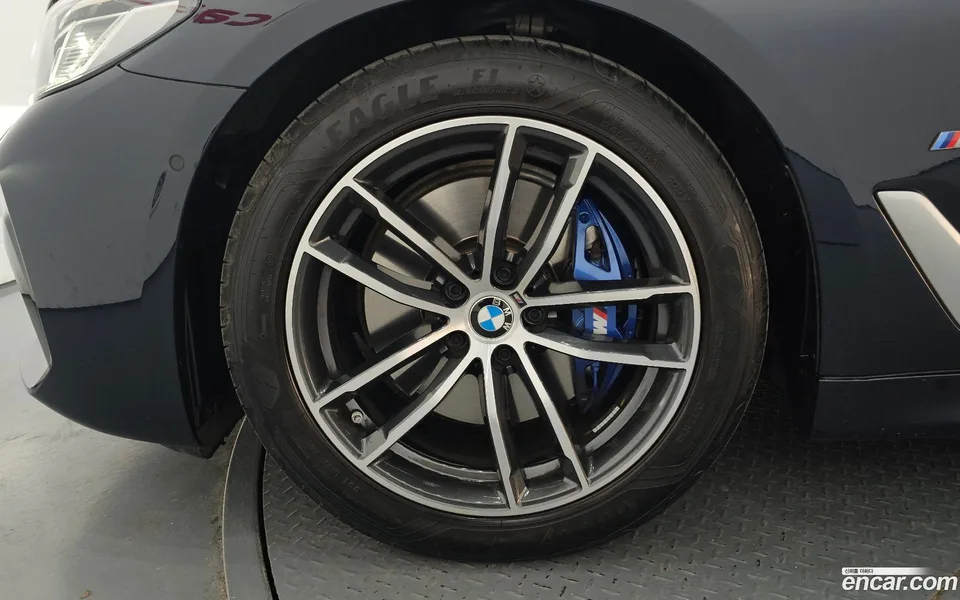 BMW 5 Series 520i M 2022 — миниатюра 2