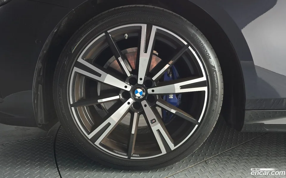 BMW 5 Series 530i xDrive M 2025 — миниатюра 2