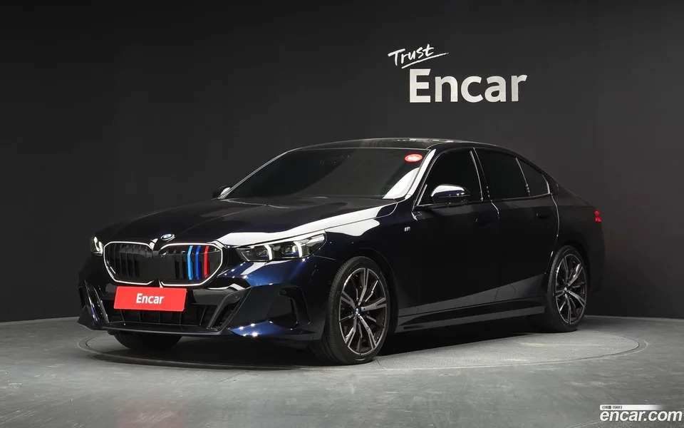 BMW 5 Series 530i xDrive M 2025 — фото 1, купить с доставкой в Москву