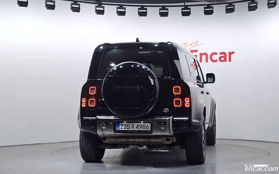 Land Rover Defender 110 P400 X 2023 — миниатюра 4