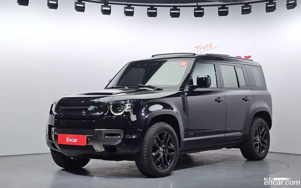 Land Rover Defender 110 P400 X 2023 — фото 1, купить с доставкой в Москву