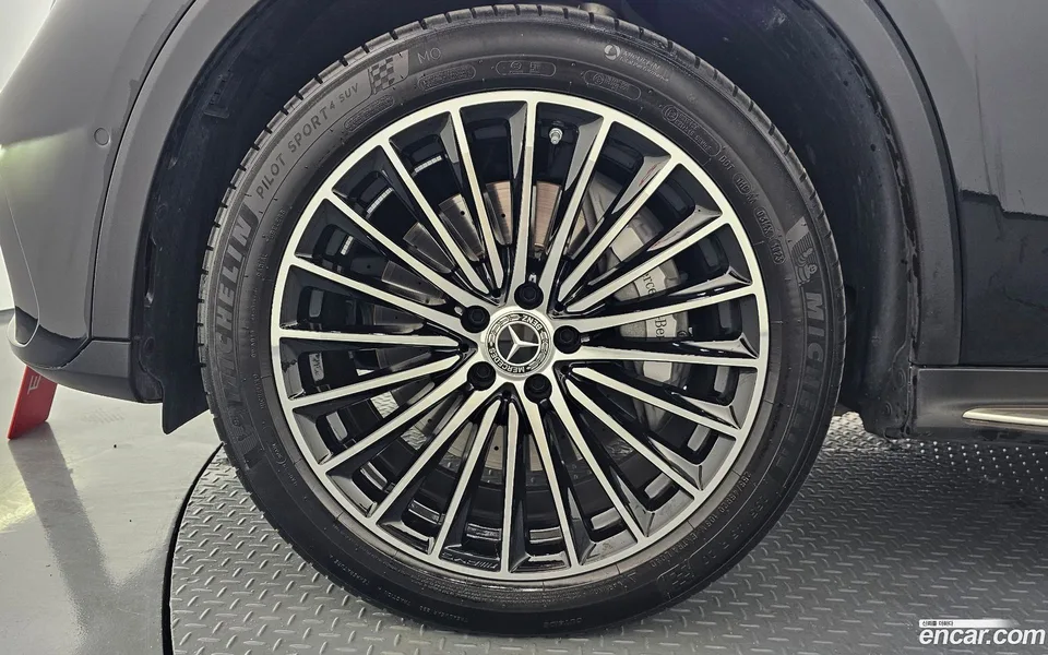 Mercedes-Benz GLC-Class GLC300 4MATIC AMG Line 2023 — миниатюра 2