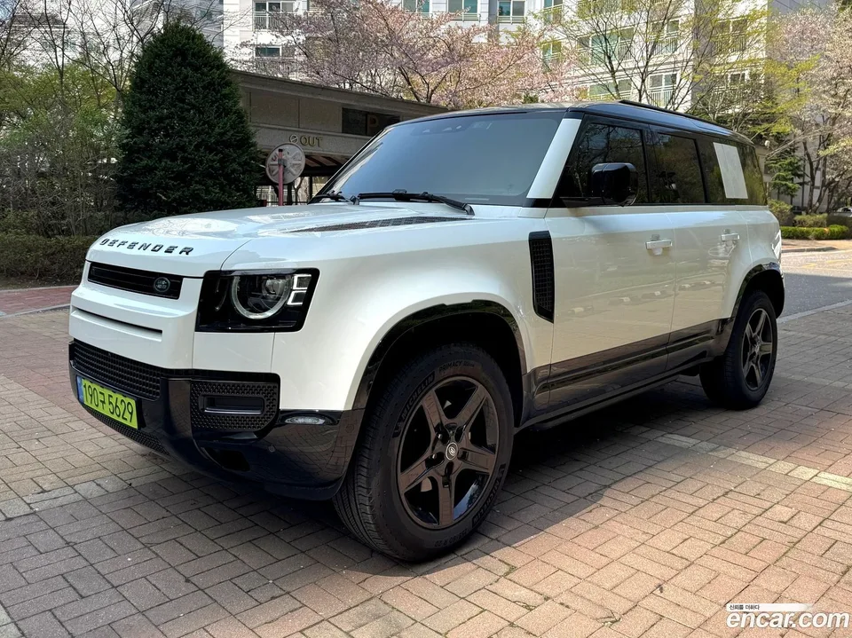 Land Rover Defender 110 P300 X- SE 2025 — фото 1, купить с доставкой в Москву