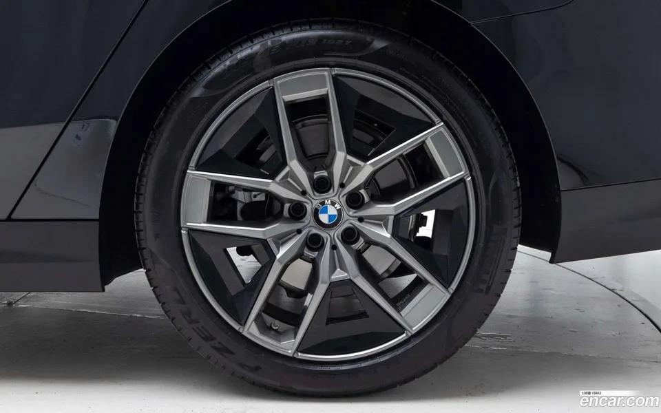 BMW 5 Series 523d 2025 — миниатюра 5