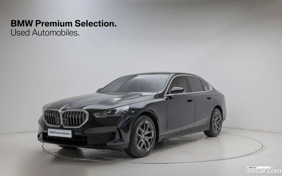 BMW 5 Series 523d 2025 — фото 1, купить с доставкой в Москву