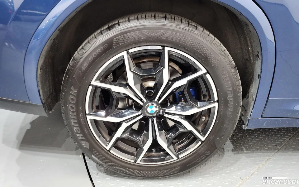 BMW X4 xDrive20i M 2023 — миниатюра 2