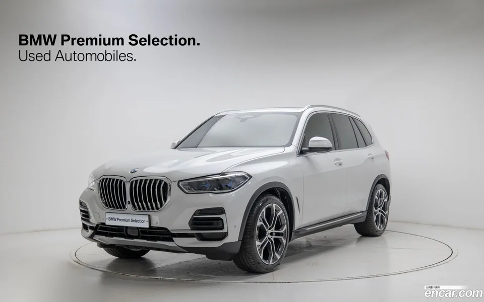 BMW X5 xDrive 40i xLine 2023 — фото 1, купить с доставкой в Москву