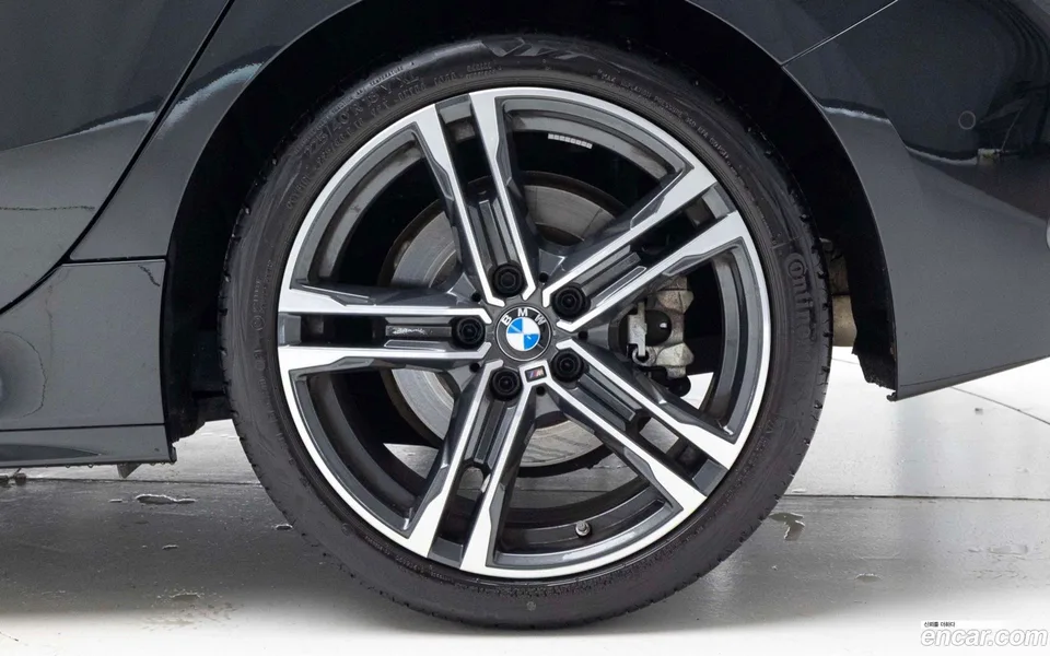 BMW 1 Series 120i M 2024 — миниатюра 2