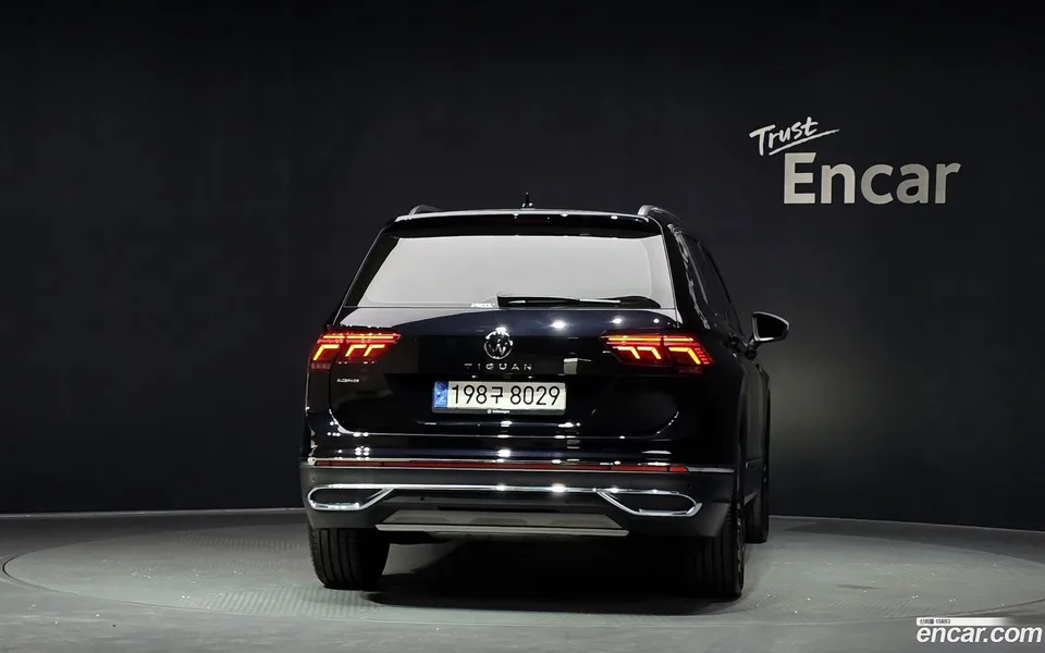 Volkswagen Tiguan Allspace 2.0 TSI 2022 — thumbnail 4